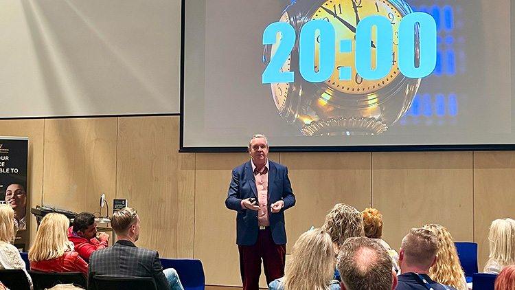 Dr. Frank Hagenow spricht auf der Speakers Summit