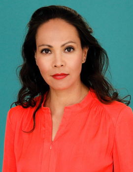 Porträt von Jenny Winkler, Moderatorin, Schauspielerin und Trainerin der Moderatorenschule Baden-Württemberg