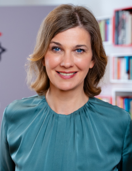 Porträt von Nicole Krieger, Geschäftsführerin und Trainerin der Moderatorenschule Baden-Württemberg